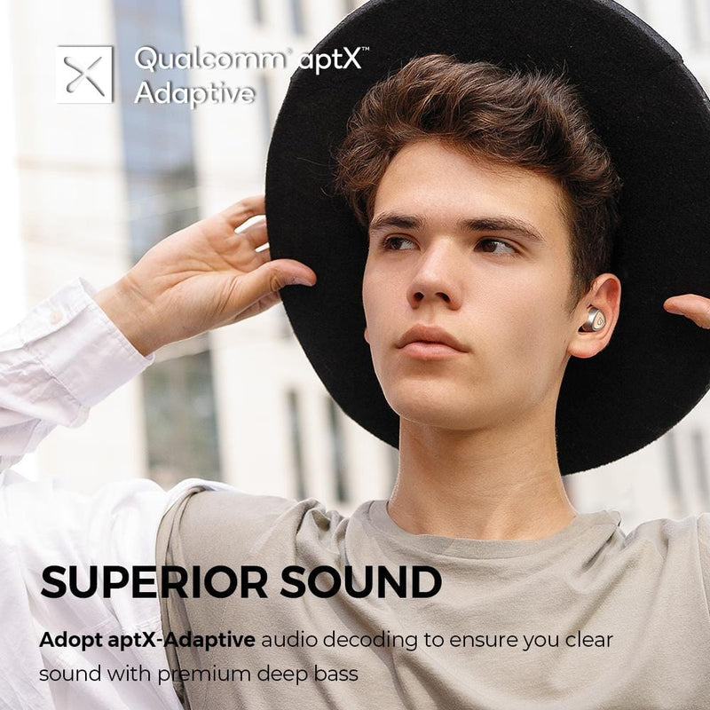 Model is listening music with Sonic, with aptX-Adaptive codec supported.